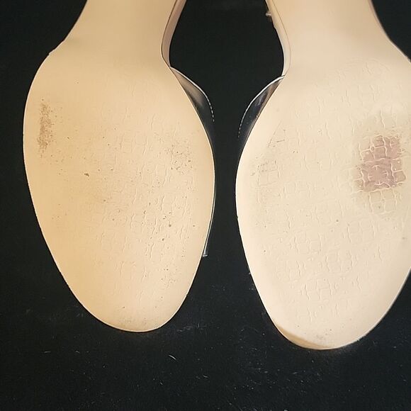 Tahari Heeled ankle Sandles Like new - Picture 6 of 12